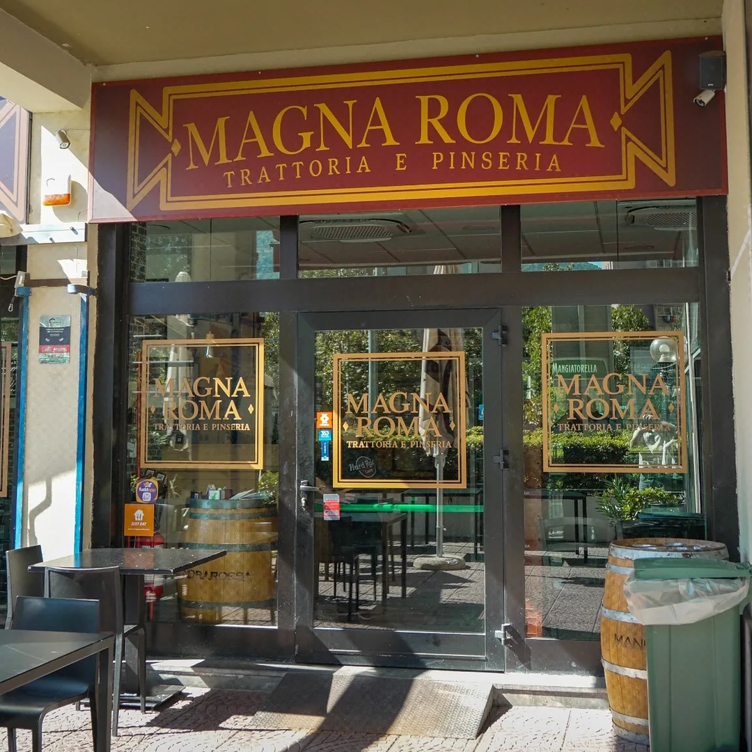 Ingresso della trattoria Magna Roma a Palermo
